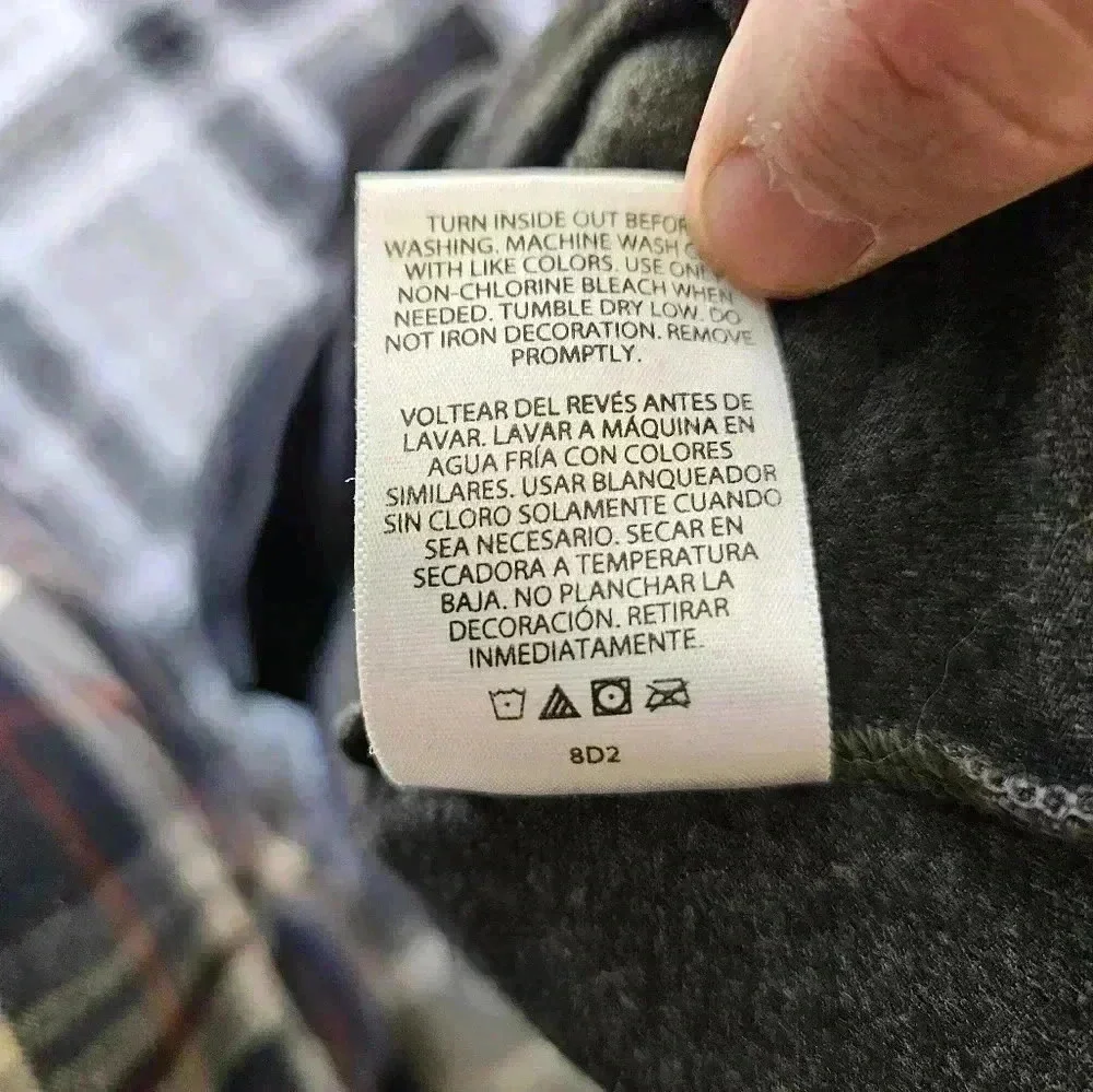 Celebrate Halloween 8,  black and gray werewolf shirt 60% cotton 40% polyester - Picture 5 of 6